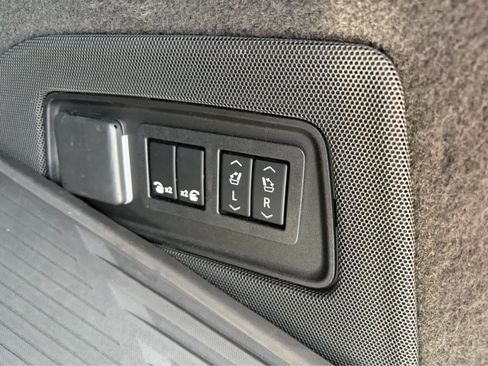 Used 2022 Cadillac Escalade Sport Platinum AWD/4WD image 40