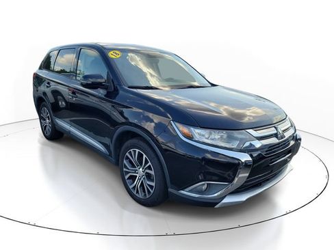 Used 2018 Mitsubishi Outlander SE FWD image 3