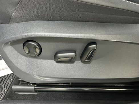 Certified 2023 Volkswagen Tiguan SE R-Line image 10