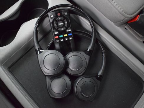 Used 2019 Honda Pilot Touring image 17