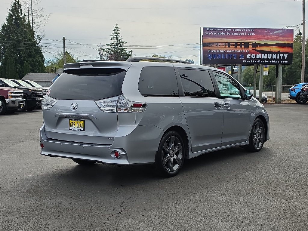 Used 2015 Toyota Sienna SE FWD image 5