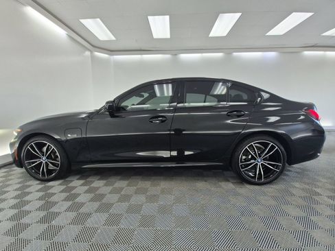 Used 2022 BMW 330e xDrive w/ M Sport Package AWD/4WD image 2