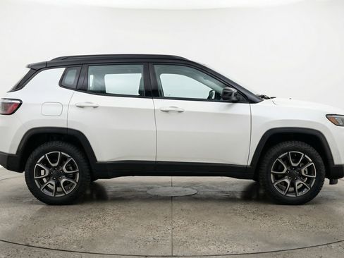Used 2025 Jeep Compass Trailhawk AWD/4WD image 11