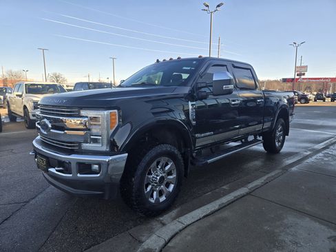 Used 2019 Ford F250 Lariat w/ Lariat Ultimate Package image 3