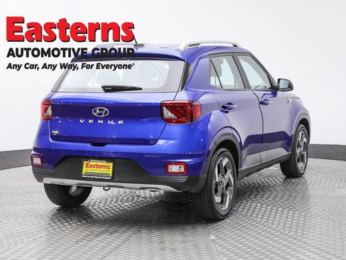 Used 2024 Hyundai Venue Limited image 5