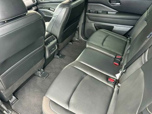 Used 2023 Nissan Pathfinder SL FWD image 14