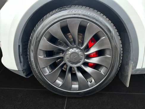 Used 2023 Tesla Model Y Performance AWD/4WD image 9
