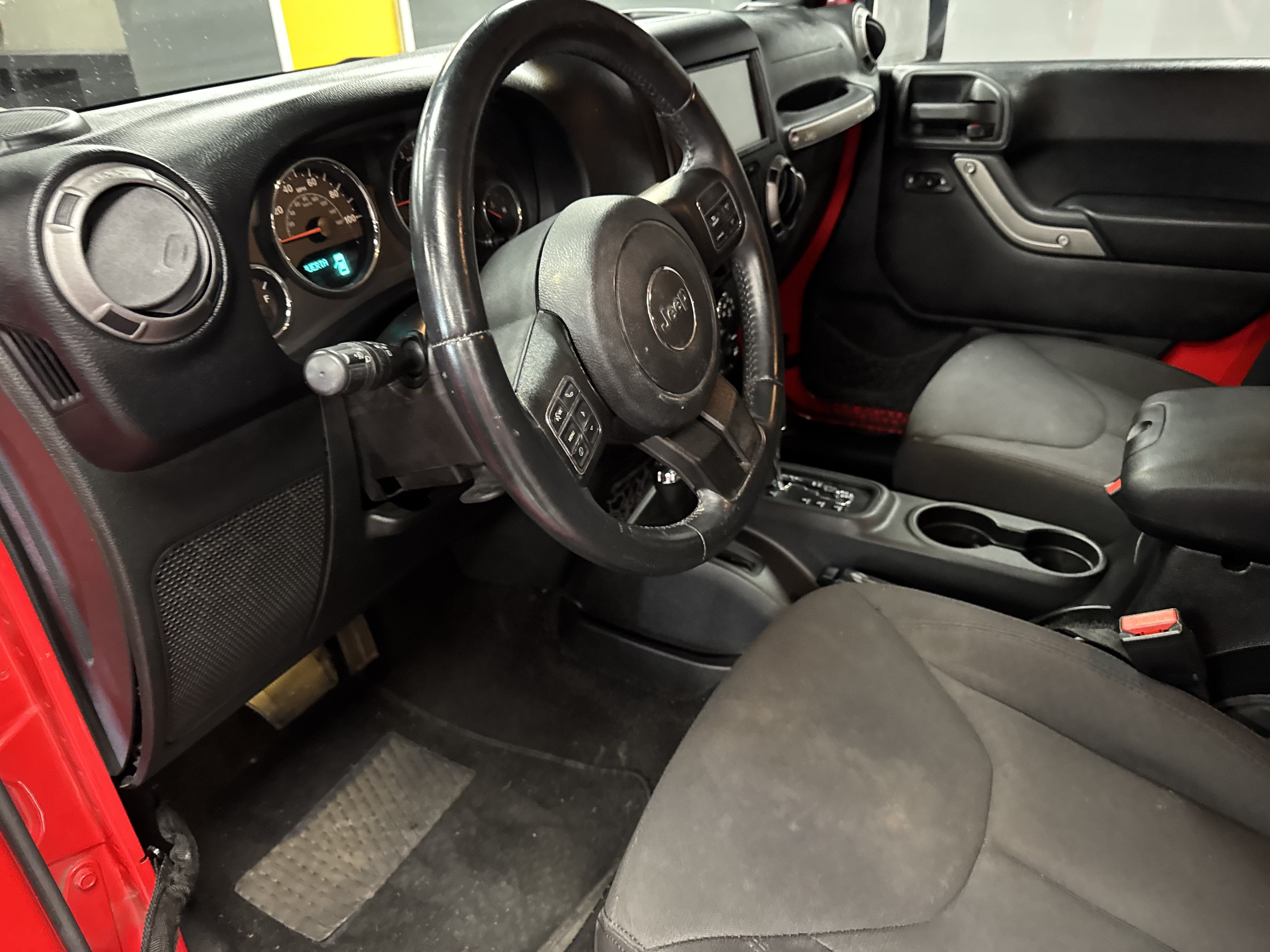 Used 2015 Jeep Wrangler Unlimited Sport w/ Quick Order Package 24S AWD/4WD image 9