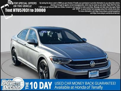 Used 2024 Volkswagen Jetta SE w/ Panoramic Sunroof Package
