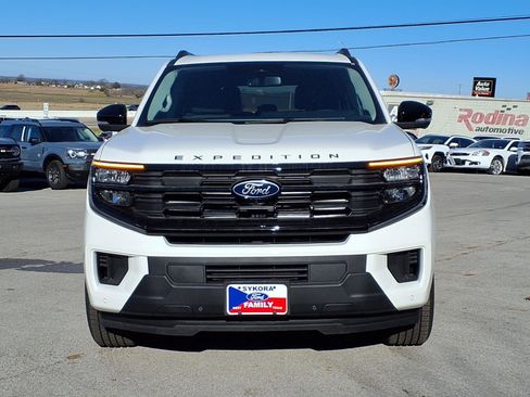 New 2025 Ford Expedition Active image 2