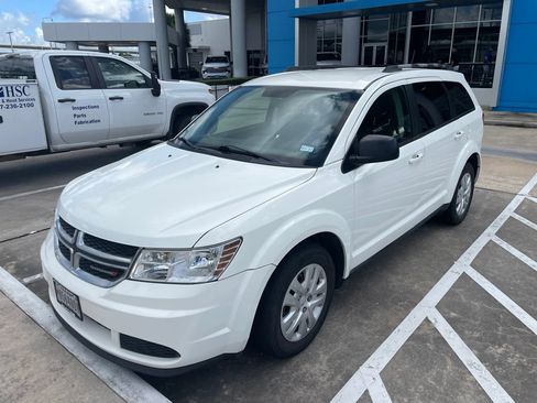 Used 2017 Dodge Journey SE FWD image 1