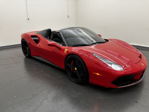 Used 2019 Ferrari 488 Spider RWD image 19