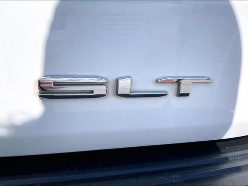 Used 2024 GMC Yukon SLT RWD image 23