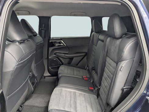 New 2025 Mitsubishi Outlander SE image 12