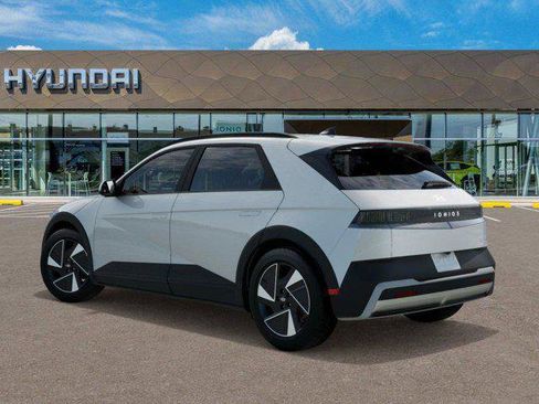 New 2025 Hyundai Ioniq 5 SEL image 5