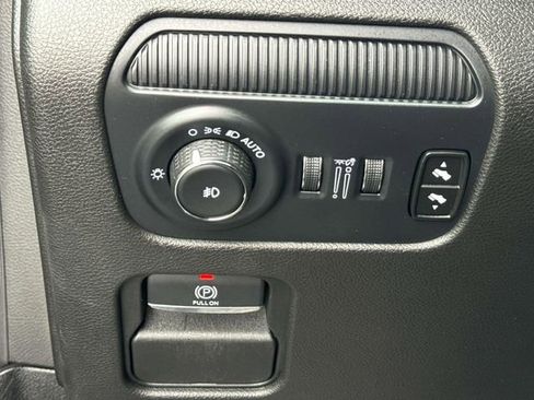 Used 2024 Jeep Wagoneer Series II w/ Flexible Seating Group AWD/4WD image 30