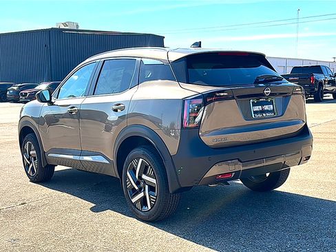 New 2026 Nissan Kicks SV w/ Charging Package image 6