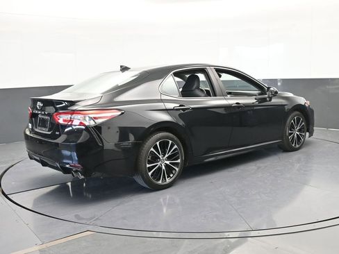 Used 2020 Toyota Camry SE image 6