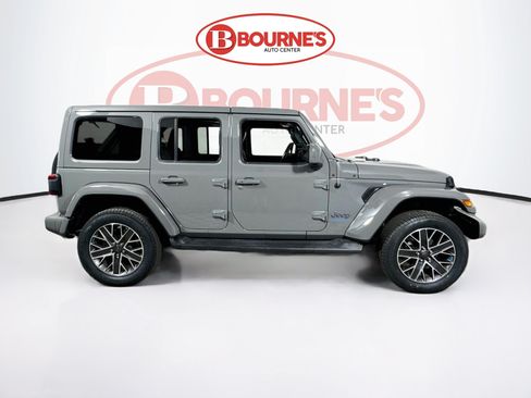 Used 2023 Jeep Wrangler Unlimited Sahara AWD/4WD image 11