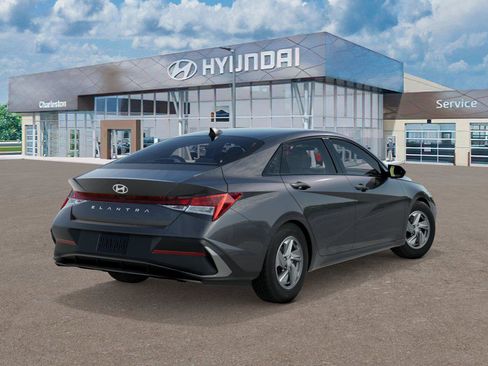 New 2026 Hyundai Elantra SE FWD image 4