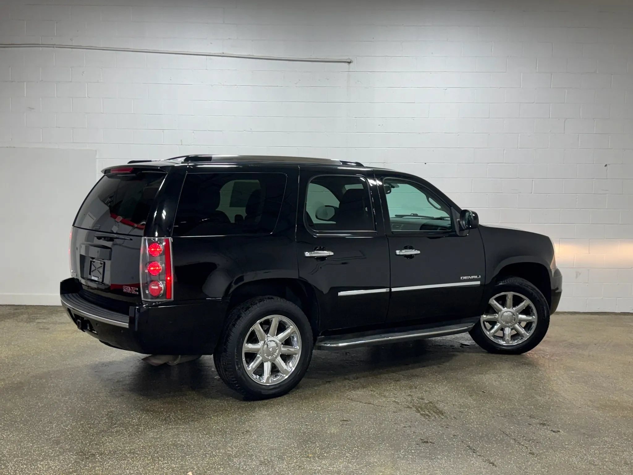 Used 2013 GMC Yukon Denali AWD/4WD image 3