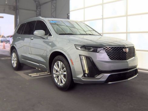 Used 2024 Cadillac XT6 Luxury FWD image 2