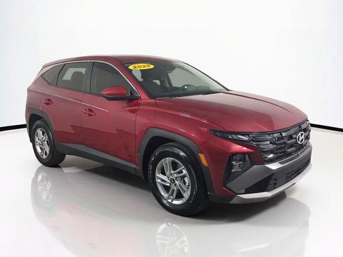 Used 2025 Hyundai Tucson SE FWD image 2