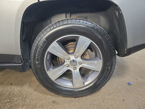 Used 2017 Jeep Compass High Altitude AWD/4WD image 30