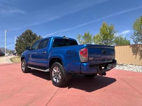 Used 2016 Toyota Tacoma Limited w/ Towing Package image 5