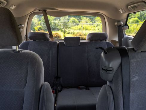 Used 2019 Toyota Sienna LE FWD image 32