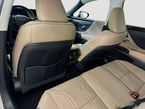 Used 2020 Lexus ES 300h w/ Accessory Package 2 FWD image 29