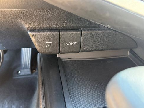 Used 2018 Toyota Camry LE w/ Convenience Package FWD image 29