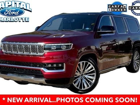Used 2024 Jeep Wagoneer Series II w/ Flexible Seating Group RWD image 2