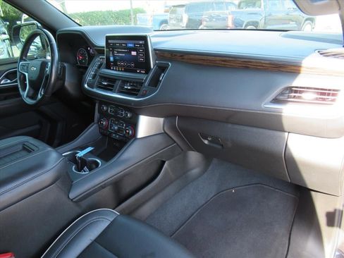 Used 2021 Chevrolet Tahoe Premier w/ Premium Package image 12