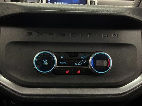 Used 2025 Ford Expedition Platinum image 45