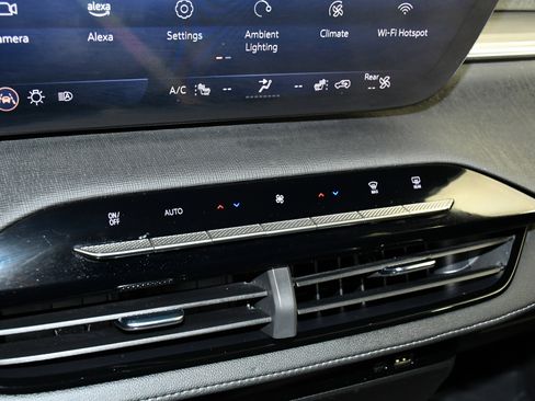 Used 2025 Buick Enclave Preferred image 30