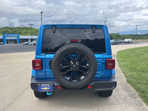 Used 2023 Jeep Wrangler Unlimited Sahara w/ Cold Weather Group AWD/4WD image 6