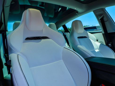 Used 2025 Tesla Model 3 Performance image 18