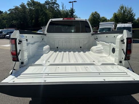 Used 2025 Nissan Frontier SV image 13