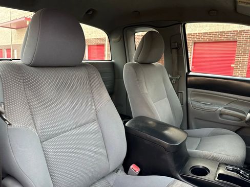 Used 2015 Toyota Tacoma 2WD Access Cab image 18