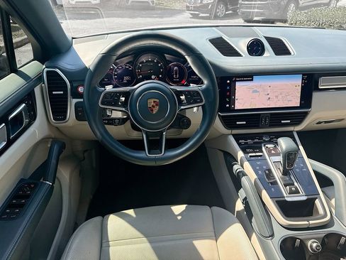 Used 2023 Porsche Cayenne Platinum Edition image 24