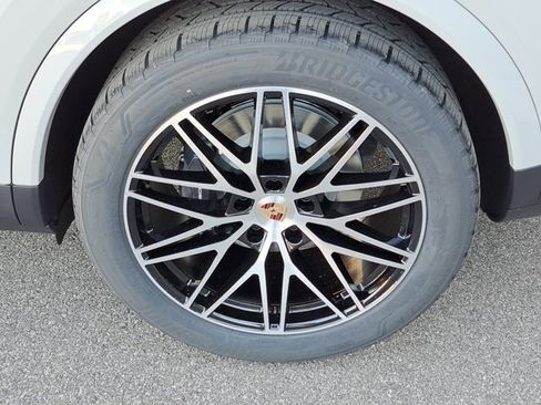 Used 2026 Porsche Cayenne Coupe image 13