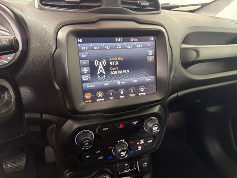 Used 2018 Jeep Renegade Altitude w/ UConnect 8.4 Nav Group AWD/4WD image 15