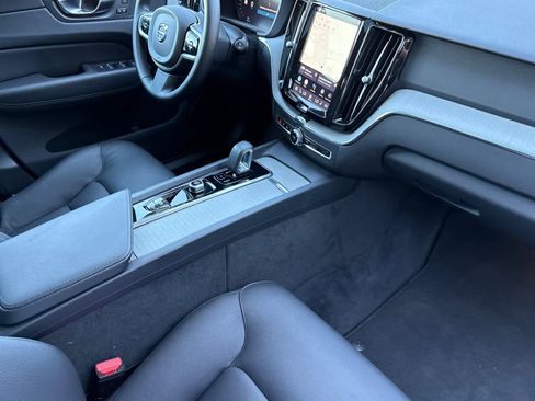 Used 2025 Volvo XC60 B5 Plus image 16