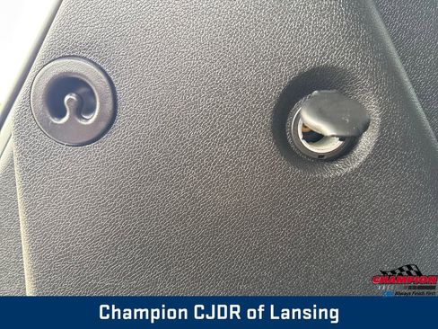 Used 2015 GMC Acadia SLE image 32