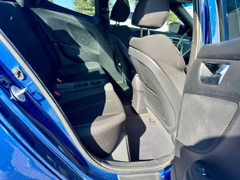 Used 2017 Hyundai Veloster Value Edition image 11