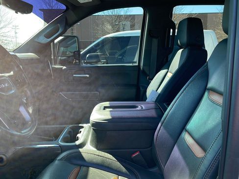 Used 2021 GMC Sierra 2500 AT4 w/ AT4 Premium Plus Package image 3