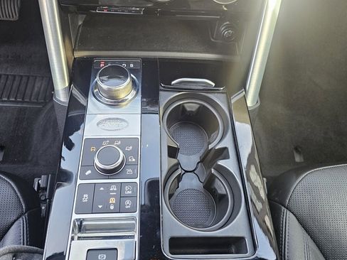 Used 2018 Land Rover Discovery HSE image 24