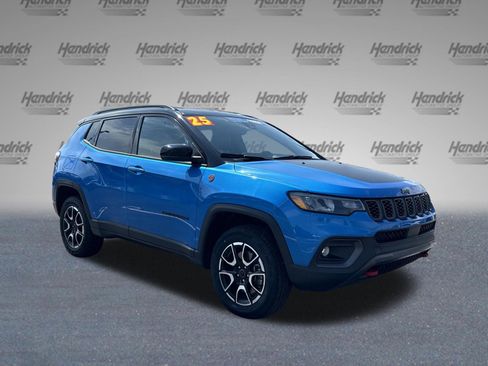 Used 2025 Jeep Compass Trailhawk w/ Trailer Tow Group AWD/4WD image 2