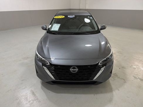 Used 2024 Nissan Sentra SV image 3